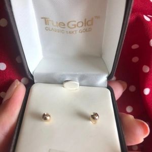 14k Gold stud Earrings 4mm